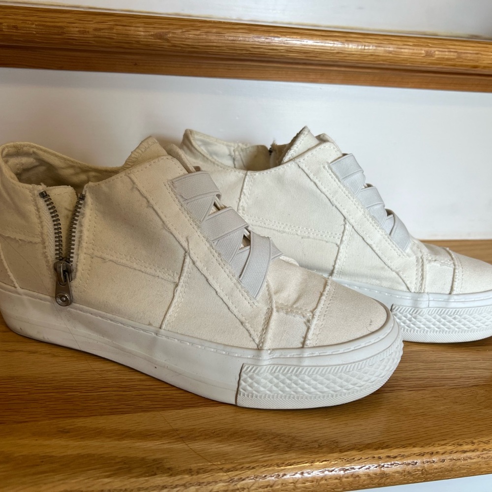 Stylish Cream Sneakers with Zipper Detail